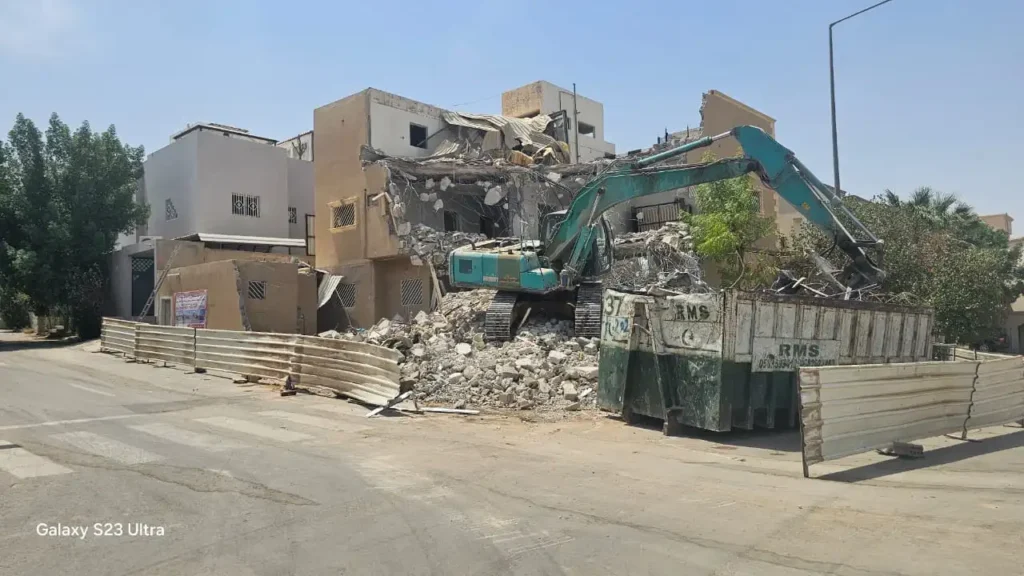 صورة للفله اثناء الهدم